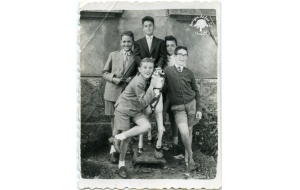 1958 - Posando con el caballito